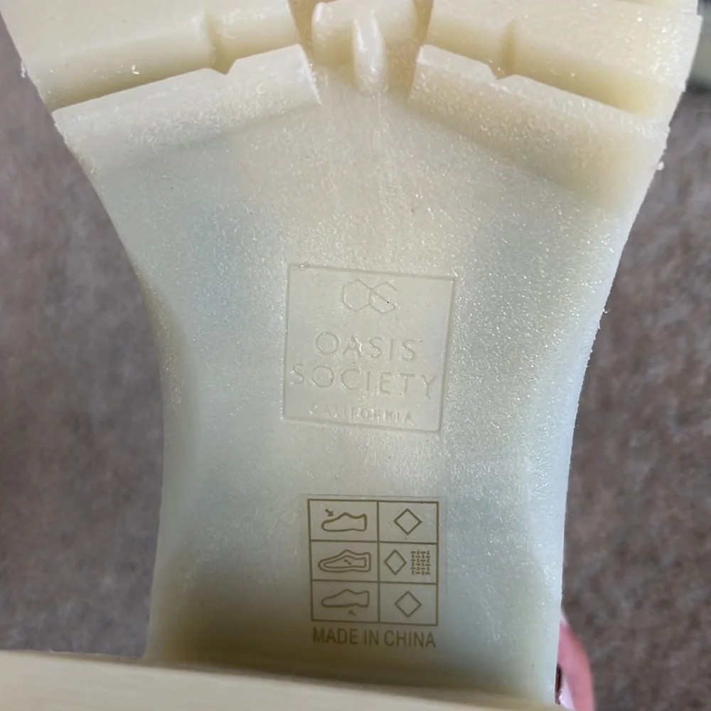 Chelsea Lug Sole Heeled boot - Picture 4 of 5